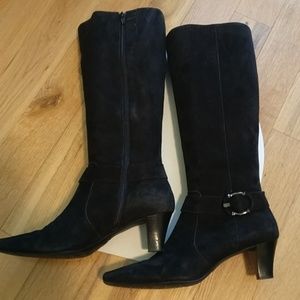 Adorable Anne Klein suede boots